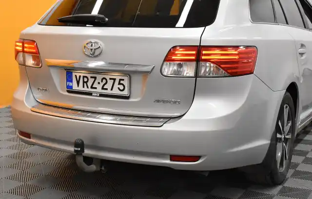 Hopea Farmari, Toyota Avensis – VRZ-275