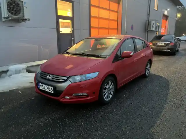 Punainen Viistoperä, Honda Insight – VSZ-303