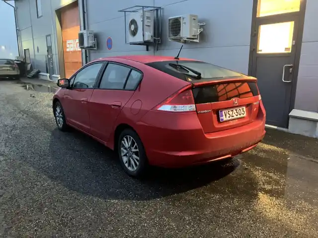 Punainen Viistoperä, Honda Insight – VSZ-303