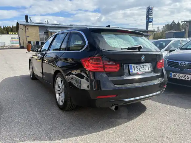 Musta Farmari, BMW 320 – VSZ-371