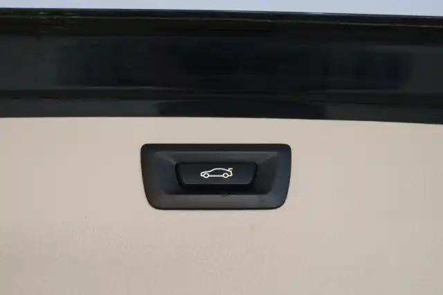 Musta Farmari, BMW 320 – VSZ-371