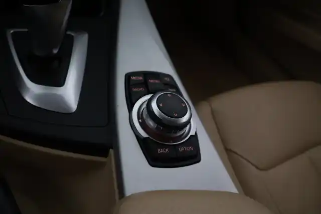 Musta Farmari, BMW 320 – VSZ-371