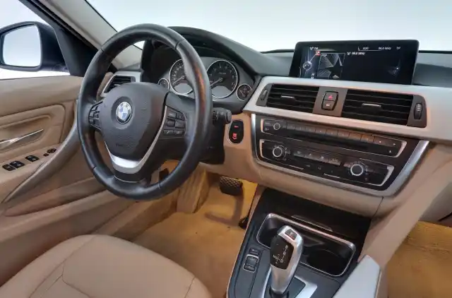 Musta Farmari, BMW 320 – VSZ-371