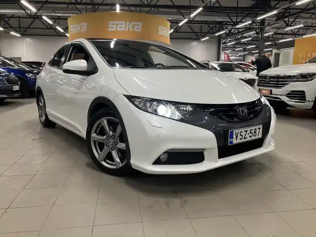 Valkoinen Viistoperä, Honda Civic – VSZ-587