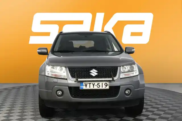 Harmaa Maastoauto, Suzuki Grand Vitara – VTY-519