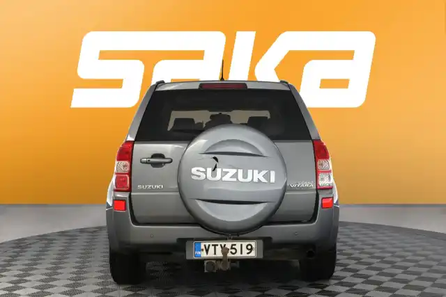 Harmaa Maastoauto, Suzuki Grand Vitara – VTY-519