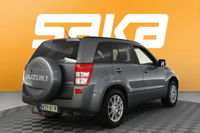 Harmaa Maastoauto, Suzuki Grand Vitara – VTY-519