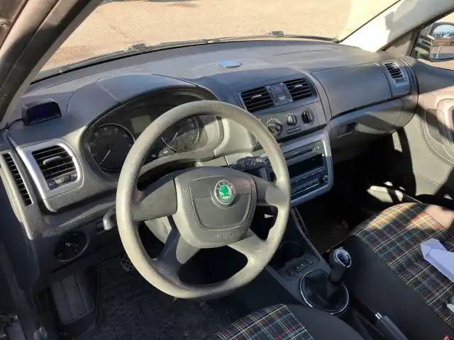 Harmaa Viistoperä, Skoda Fabia – VTZ-256