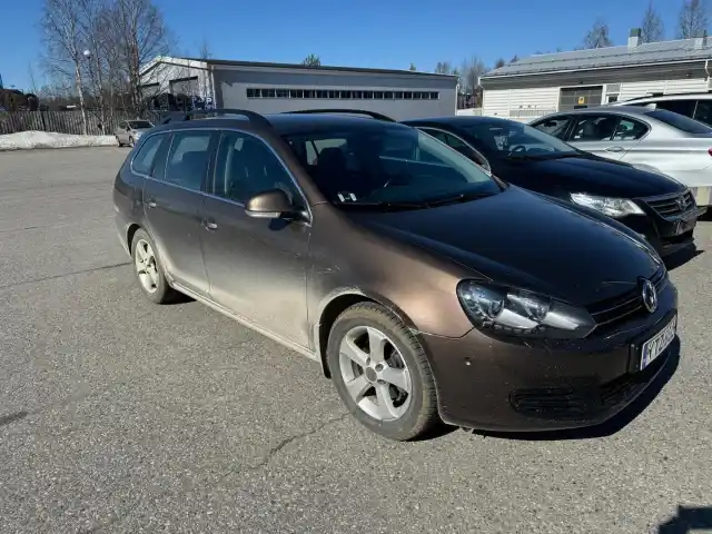 Ruskea (beige) Farmari, Volkswagen Golf – VTZ-900