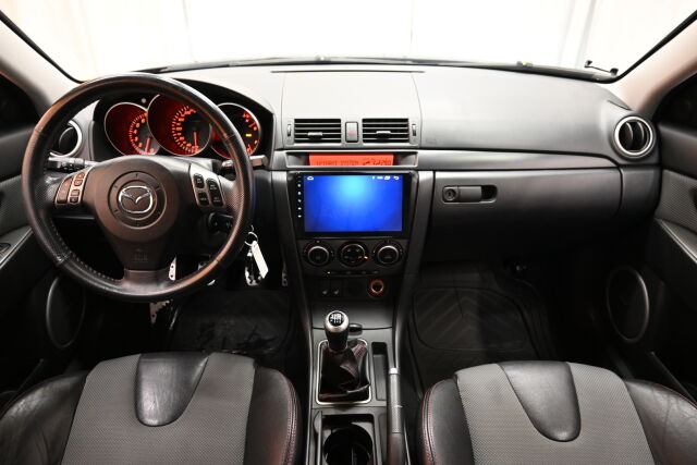 Musta Viistoperä, Mazda 3 – VUI-823