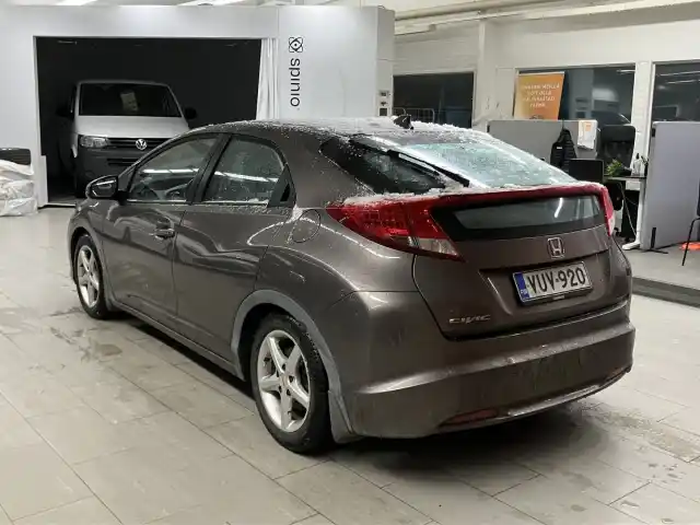 Ruskea Viistoperä, Honda Civic – VUV-920