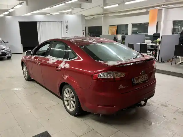 Punainen Viistoperä, Ford Mondeo – VUY-513