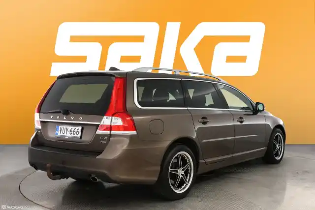 Ruskea Farmari, Volvo V70 – VUY-666