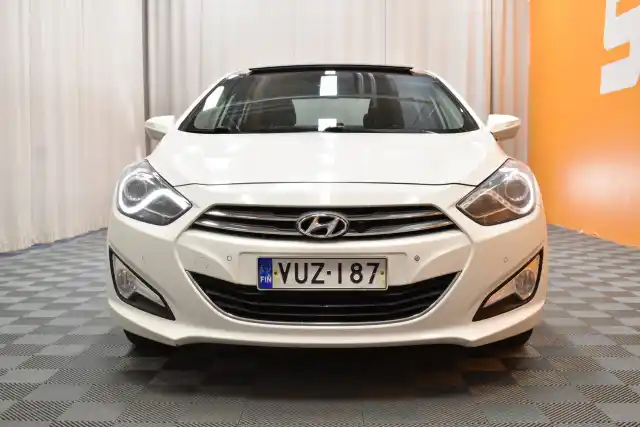 Valkoinen Sedan, Hyundai i40 – VUZ-187