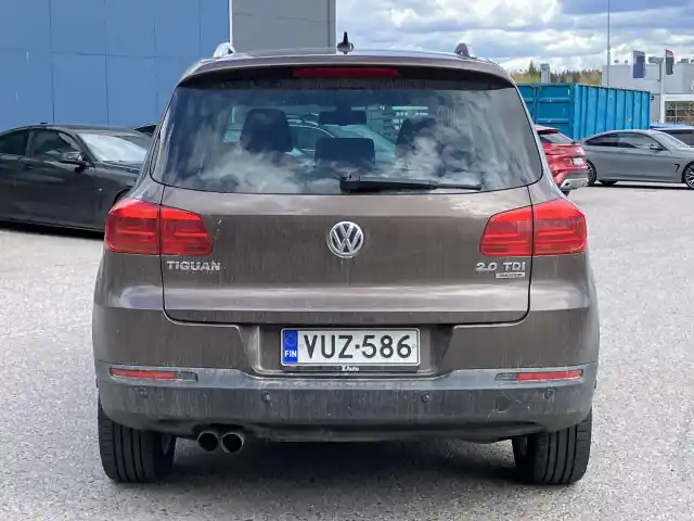 Ruskea Maastoauto, Volkswagen Tiguan – VUZ-586