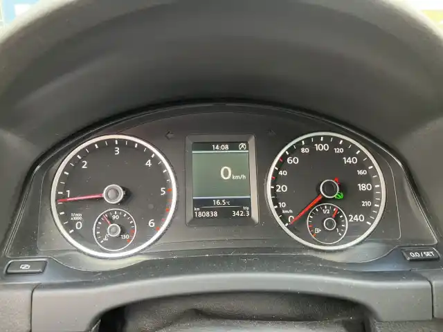 Ruskea Maastoauto, Volkswagen Tiguan – VUZ-586