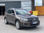Ruskea Maastoauto, Volkswagen Tiguan – VUZ-586, kuva 1