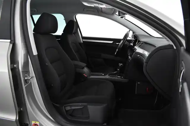 Beige Farmari, Skoda Superb – VVA-702