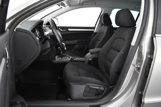 Beige Farmari, Skoda Superb – VVA-702