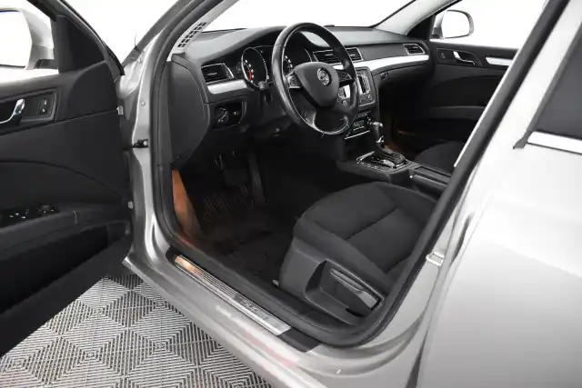 Beige Farmari, Skoda Superb – VVA-702