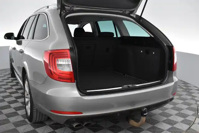 Beige Farmari, Skoda Superb – VVA-702
