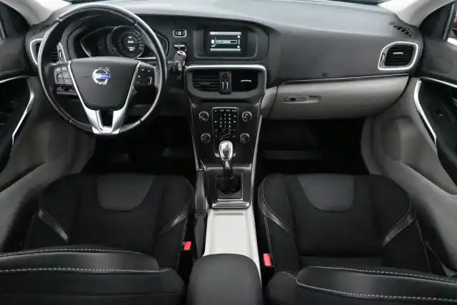 Punainen Viistoperä, Volvo V40 – VVB-498
