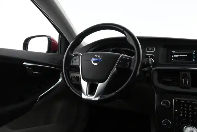 Punainen Viistoperä, Volvo V40 – VVB-498