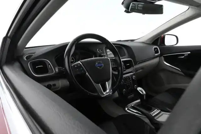 Punainen Viistoperä, Volvo V40 – VVB-498