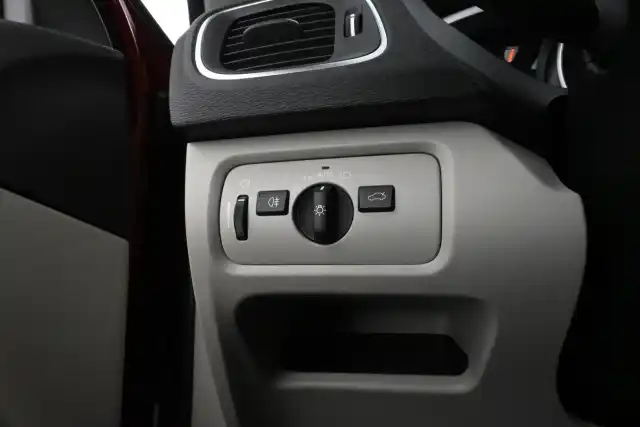 Punainen Viistoperä, Volvo V40 – VVB-498