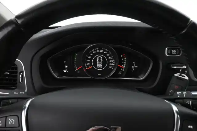 Punainen Viistoperä, Volvo V40 – VVB-498