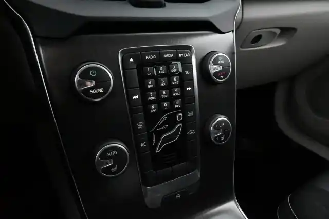 Punainen Viistoperä, Volvo V40 – VVB-498