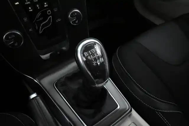 Punainen Viistoperä, Volvo V40 – VVB-498