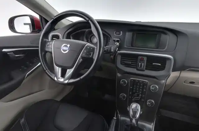 Punainen Viistoperä, Volvo V40 – VVB-498