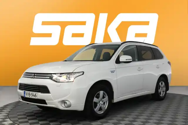 Valkoinen Maastoauto, Mitsubishi OUTLANDER PHEV – VVB-946