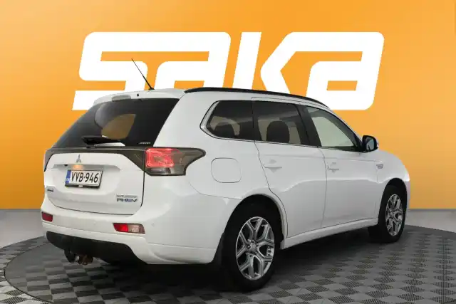 Valkoinen Maastoauto, Mitsubishi OUTLANDER PHEV – VVB-946