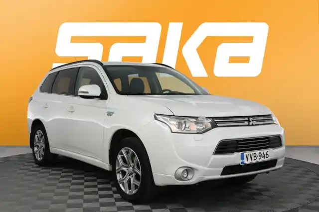 Valkoinen Maastoauto, Mitsubishi OUTLANDER PHEV – VVB-946