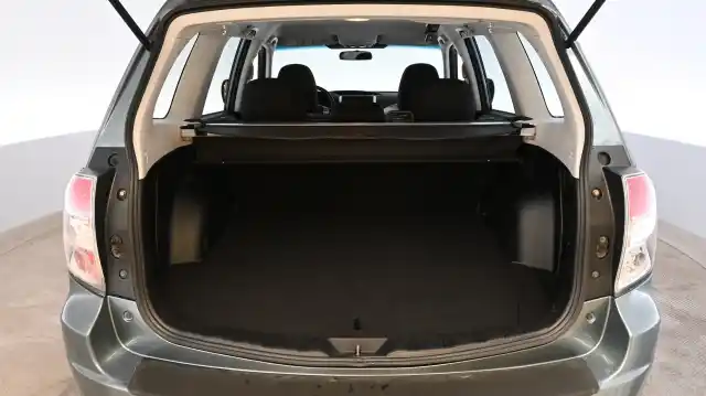 Vihreä Farmari, Subaru Forester – VVC-406