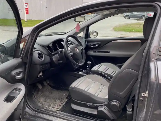 Harmaa Tila-auto, Fiat Punto Evo – VVC-754