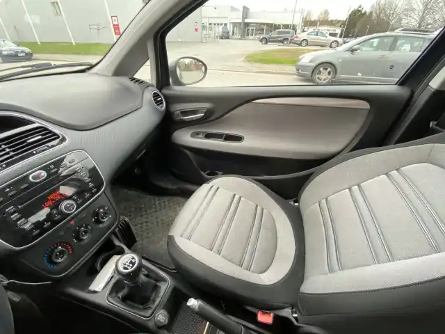 Harmaa Tila-auto, Fiat Punto Evo – VVC-754
