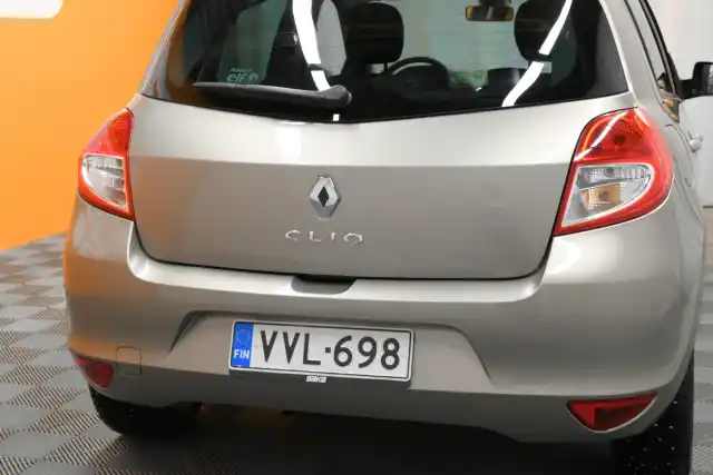 Ruskea (beige) Viistoperä, Renault Clio – VVL-698