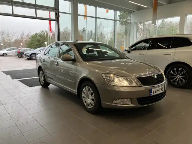 Beige Viistoperä, Skoda Octavia – VVM-196