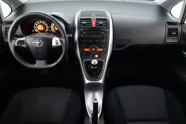 Valkoinen Viistoperä, Toyota Auris – VVN-172