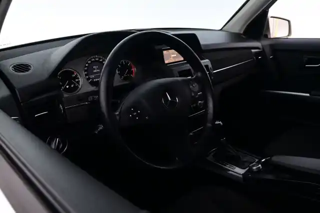 Ruskea (beige) Maastoauto, Mercedes-Benz GLK – VVN-424