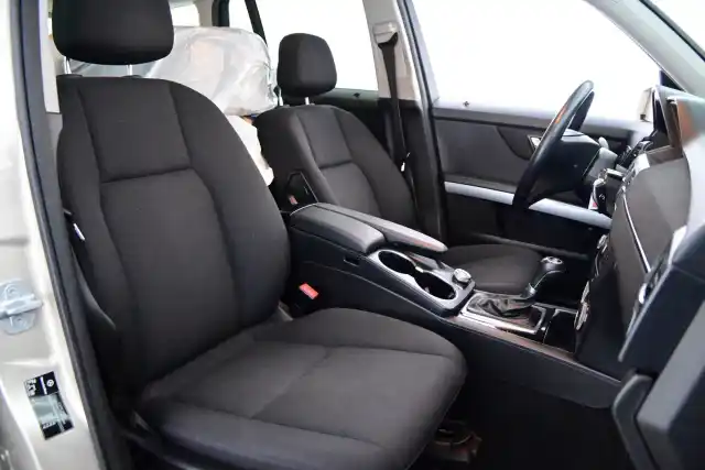 Ruskea (beige) Maastoauto, Mercedes-Benz GLK – VVN-424