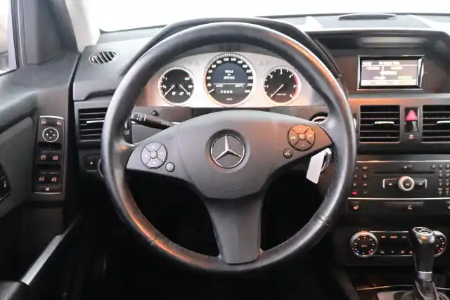 Ruskea (beige) Maastoauto, Mercedes-Benz GLK – VVN-424