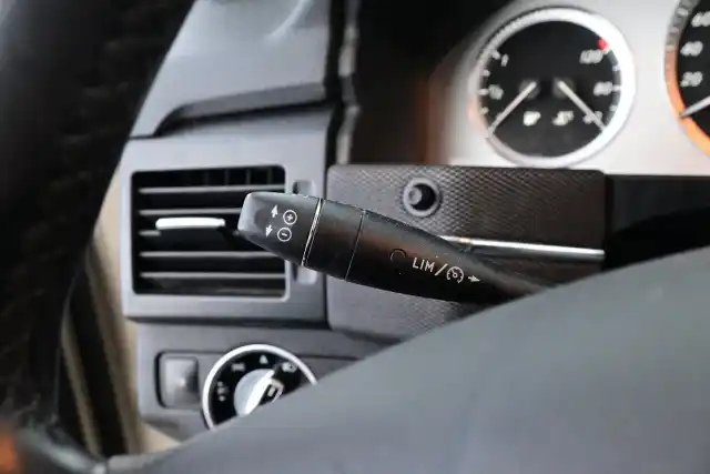 Ruskea (beige) Maastoauto, Mercedes-Benz GLK – VVN-424