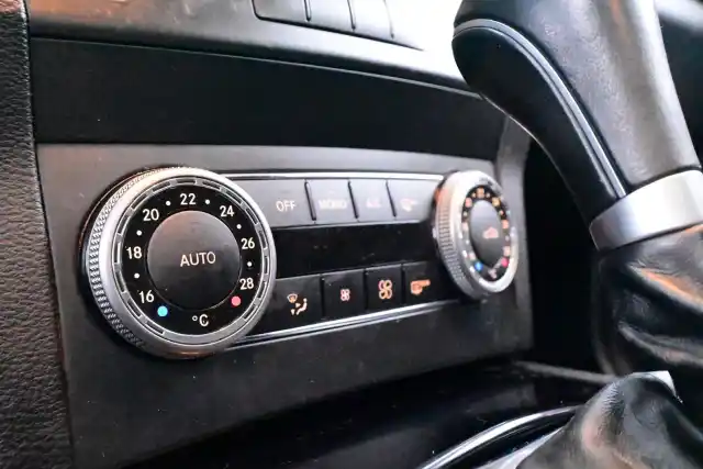 Ruskea (beige) Maastoauto, Mercedes-Benz GLK – VVN-424