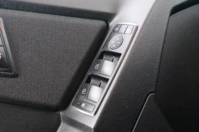 Ruskea (beige) Maastoauto, Mercedes-Benz GLK – VVN-424