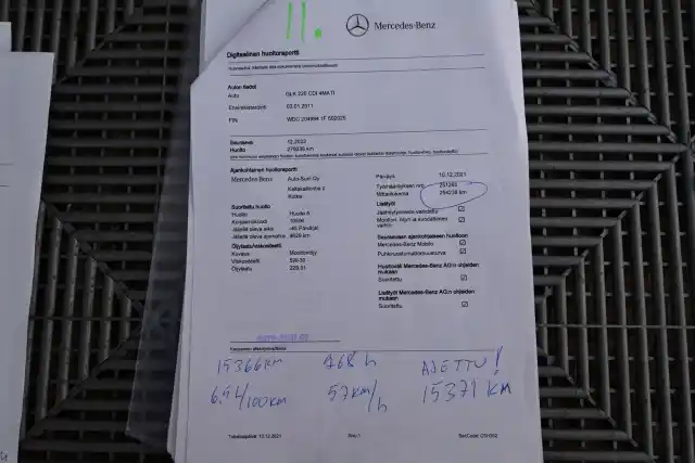 Ruskea (beige) Maastoauto, Mercedes-Benz GLK – VVN-424