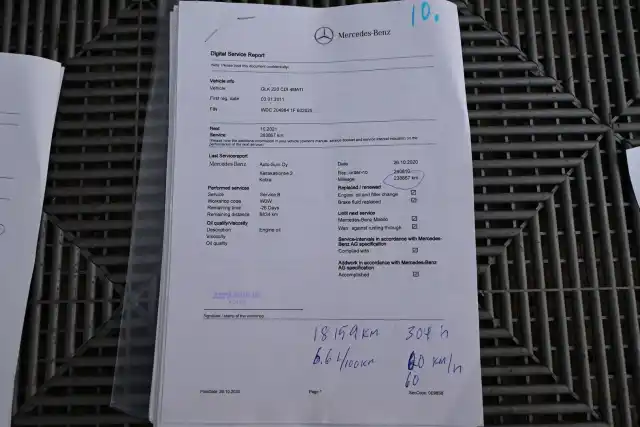 Ruskea (beige) Maastoauto, Mercedes-Benz GLK – VVN-424